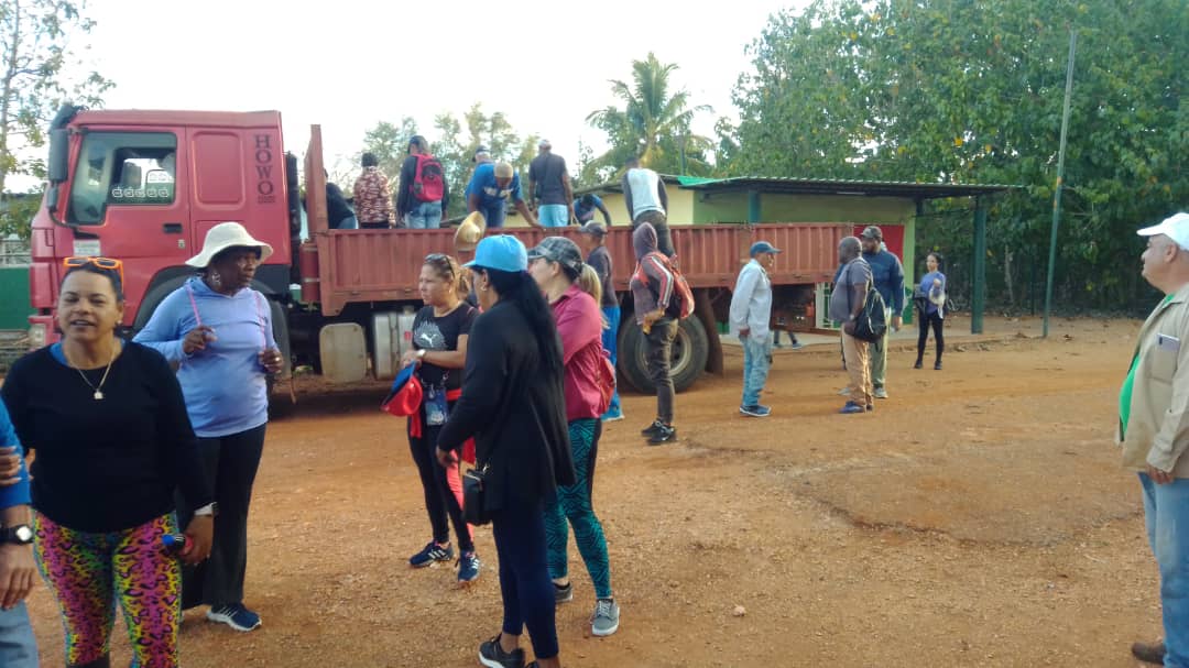 YoneideV's tweet photo. El Consejo de administración del municipio Ciego de Ávila. siempre en la 1ras líneas de combate, produciendo más para el pueblo avileño sin perder un día #CubaViveYTrabaja #LatirAvileño #CVACapitaLate https://t.co/7TYmGVYbuN