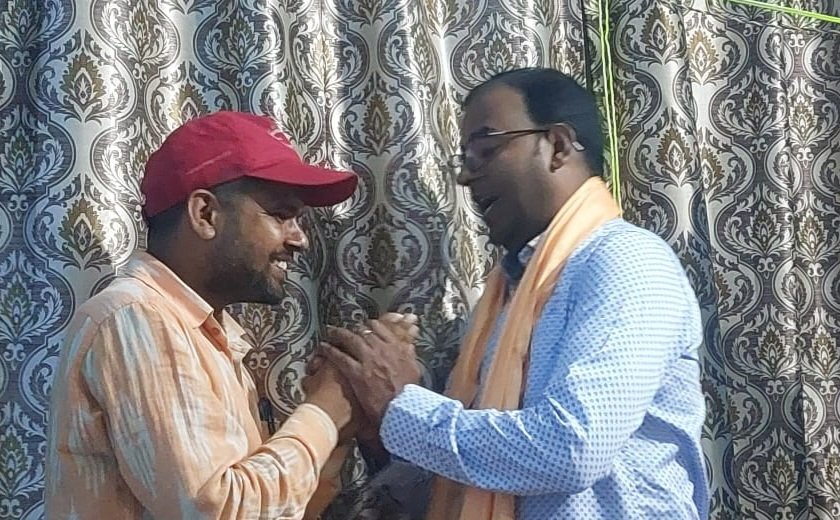 MadhurmilanNayk's tweet photo. @YuvaBhagalpurके निवर्तमान जिला युवाधिकारी बड़े भाई समान श्री कुंदन सागर सर के अंतिम कार्य दिवस पर...एक अद्भुत ऊर्जा..व्यवहारिक और आदर्श गुणों से युक्त..निरंतर स्वयंसेवक की भूमिका का उत्प्रेरक...कुशल प्रबंधक...के यादगार क्षण के साथ @UNV_India 
@Nyksindia 
@KundanSagar9 
@ngbgp https://t.co/I0SUhuDetN