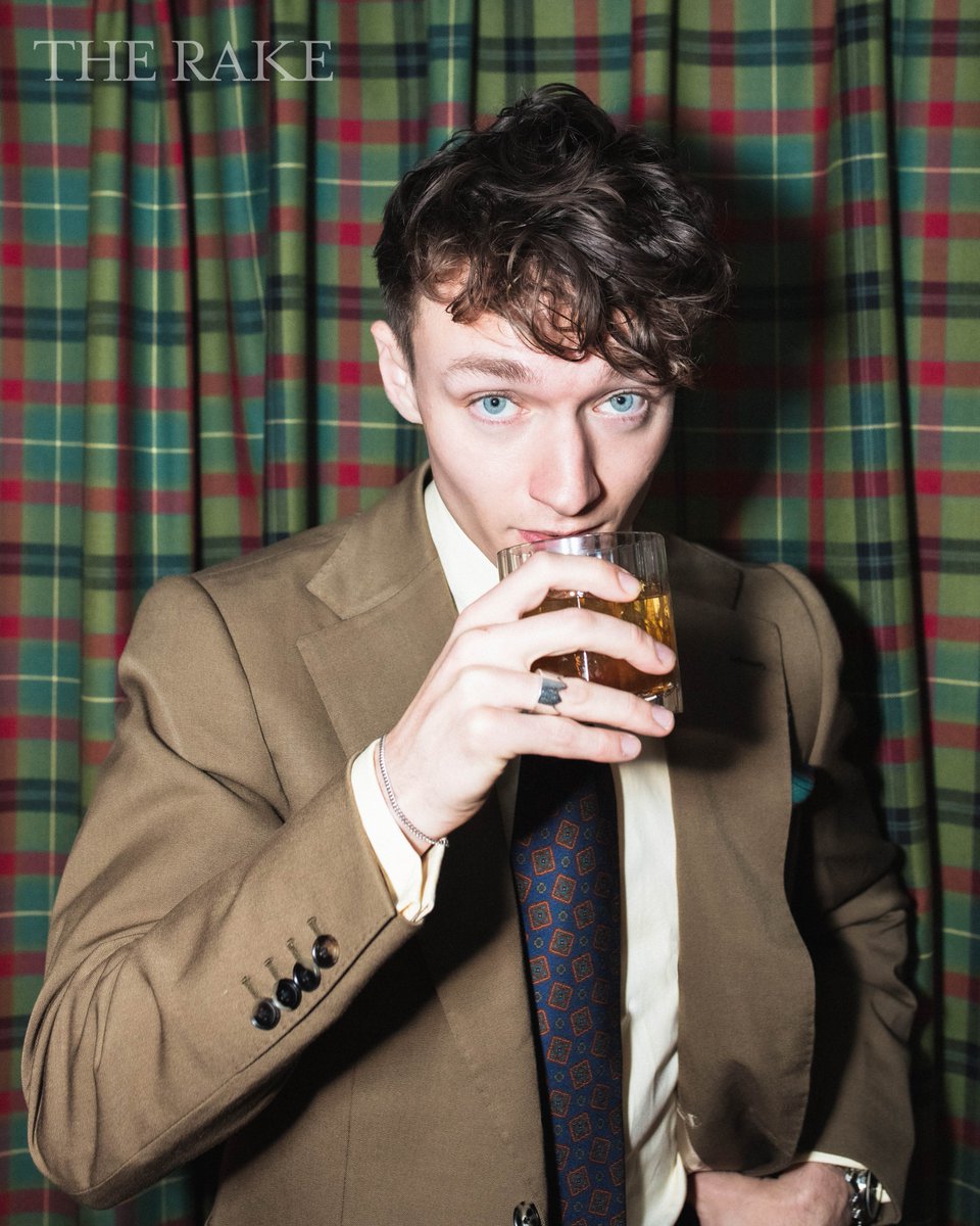 In its inaugural edition, @Hazosterfield joins us for a sundowner and answers a quick-fire round of questions — probing into his ideas of happiness, motivation, and the dazzling superstar qualities of Prince.⁠

therake.com/stories/a-sund…

#TheRake #Sundowner