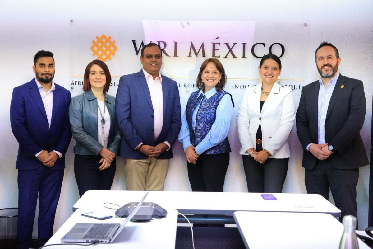 marthadelgado's tweet photo. Hoy nos reunimos con el equipo de 
@WorldResources y @WRIIndia para compartir algunas acciones impulsadas para la transición a la electromovilidad y electrificación del transporte, con casos de éxito en ciudades de 🇮🇳, donde se mueven en autobús 128 millones de habitantes al día. https://t.co/W5VJIj1RGs