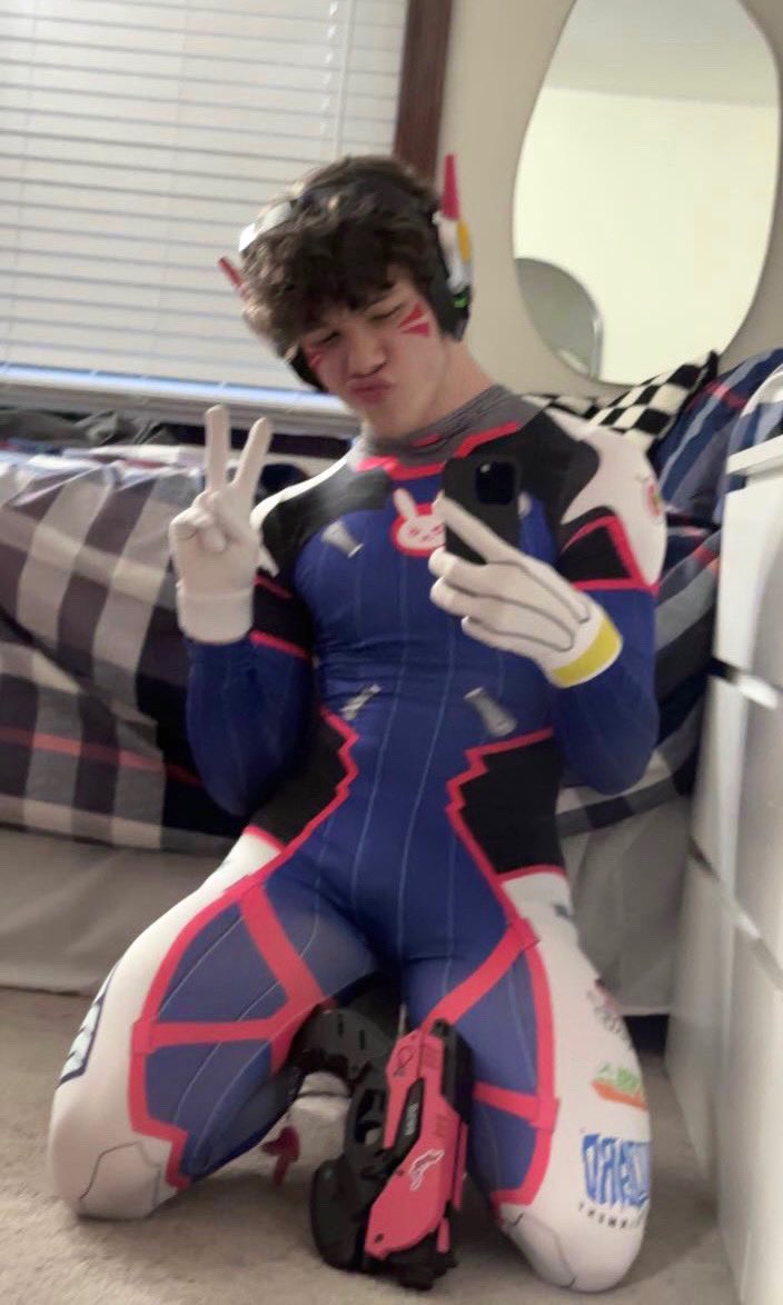 g4rnish's tweet photo. dva 1, bad guys 0 https://t.co/RR1uAxv08Q