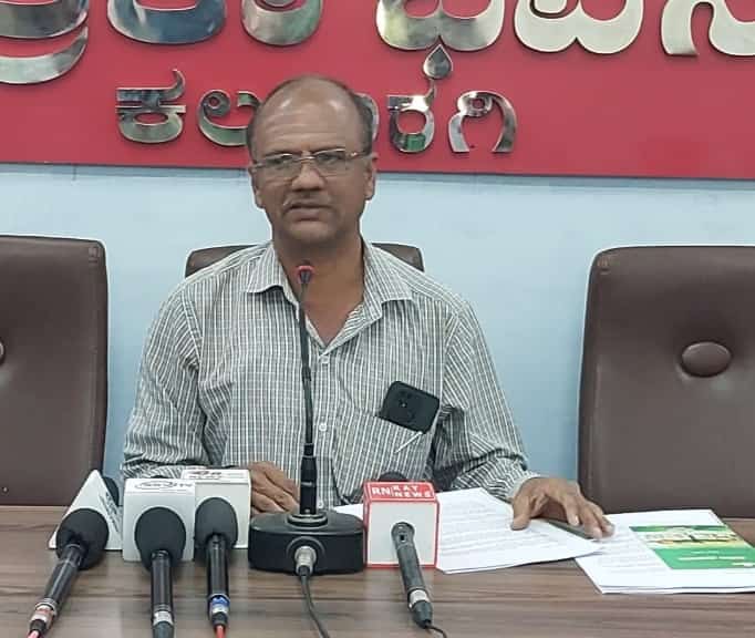 SubhasBanagar's tweet photo. ಪ್ರತಿ ವಿದ್ಯಾರ್ಥಿ ಓದುವಂತಾಗಲು ಪ್ರತಿದಿನ ಪಿರೇಡ್ ಸಮಯ ನಿಗದಿಪಡಿಸಬೇಕು, ಶಾಲಾ ಅವರಣದಲ್ಲಿ ಬಯಲು ಗ್ರಂಥಾಲಯಕ್ಕಾಗಿ ಚಿಕ್ಕ ಉದ್ಯಾನವನ ನಿರ್ಮಾಣ ಮಾಡಿ, ಪುಸ್ತಕಗಳು, ಪತ್ರಿಕೆಗಳು, ನಿಯತಕಾಲಿಕೆಗಳು ಇಡಲು ಆಲಮಾರ ವ್ಯವಸ್ಥೆ ಮಾಡಬೇಕು, ಟೇಬಲ್ ಕುರ್ಚಿಗಳ ವ್ಯವಸ್ಥೆ ಮಾಡಬೇಕು. ಗ್ರಂಥಾಲಯ ದಲ್ಲಿ ಎಲ್ಲಾ ಪತ್ರಿಕೆಗಳು ಒದಗಿಸಬೇಕು. https://t.co/4JXRyMhhUB