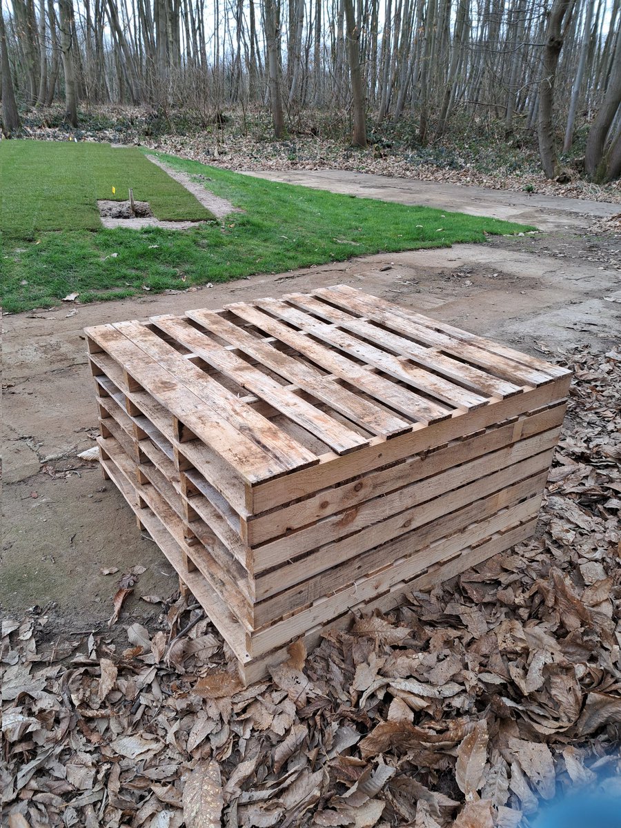 MichaelSparkeDM's tweet photo. 7 pallets, 500 rolls of turf, done! Great effort from the team, smashed it👊 @tillersturf @HarryKHGC @JacobKelsoGolf https://t.co/rA1FFUljz8