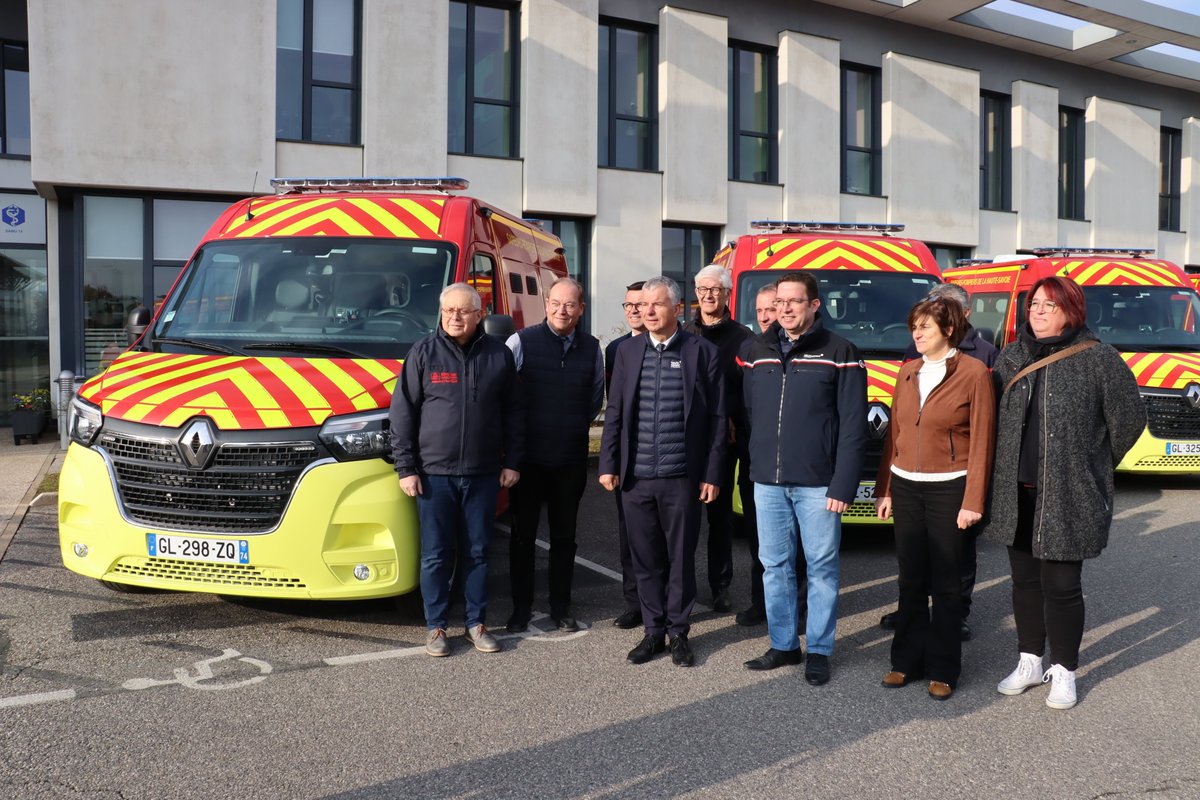 SDIS_74's tweet photo. Livraison de 8 véhicules de #secours et de soins d'#urgence aux personnes #VSSUAP conformes au nouveau référentiel technique de la @SecCivileFrance. Ils seront affectés Annecy, Annemasse, Épagny,
Thonon, Cluses, Évian, Faverges et Marnaz-Scionzier https://t.co/wXlly0CL98