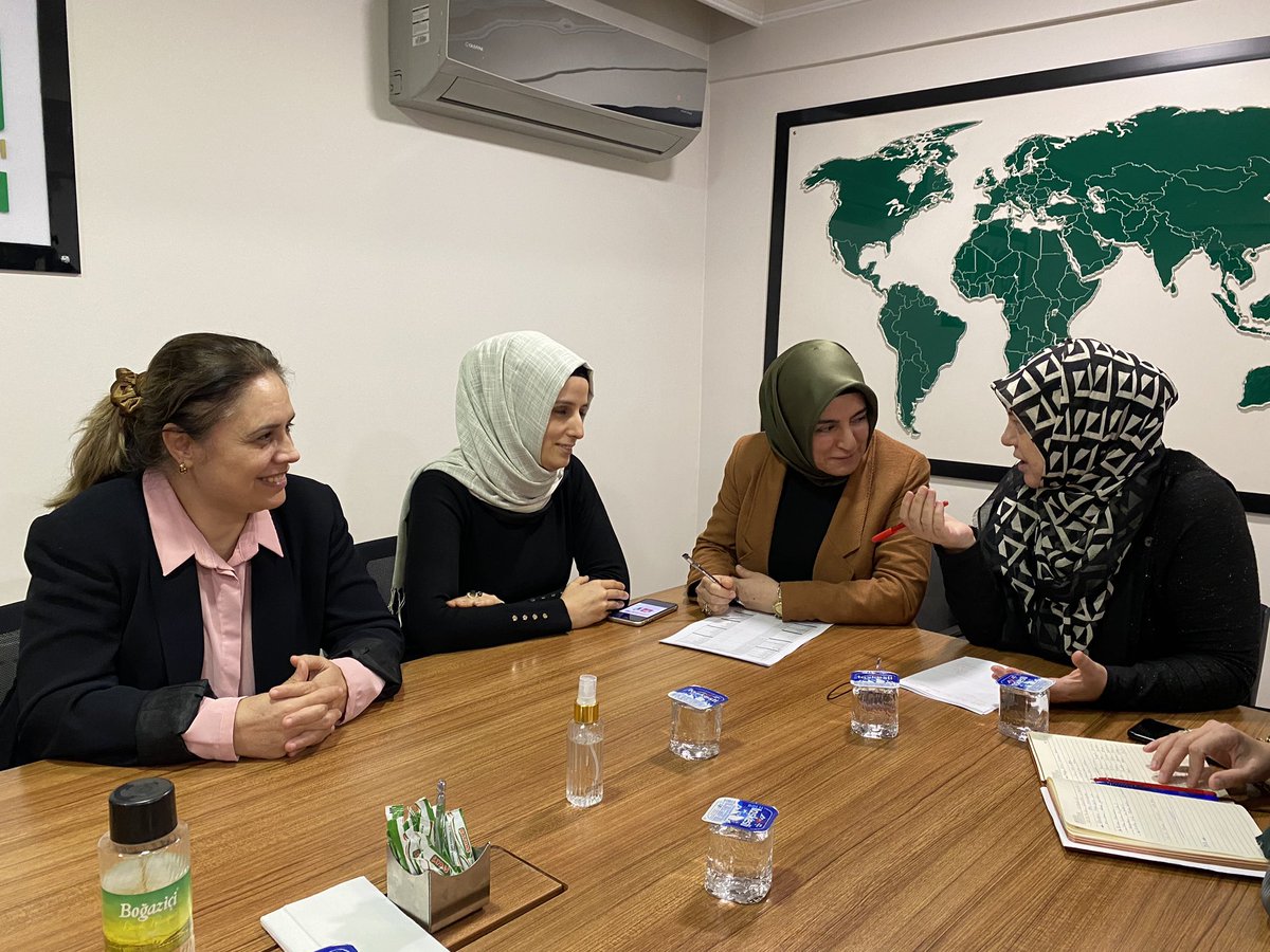 “Kadınlardan Kadınlara Şimdi Dayanışma Vakti” diyerek başlattığımız Yardım Seferberliği çalışmamızın süreciyle ilgili <a href="/ihhinsaniyardim/">İHH</a>  Genel Merkezinde <a href="/aysemuzeyyen/">ayşe müzeyyen</a> Başkanlığında iHH Kadın Kolları  ile değerlendirme toplantısı gerçekleştirdik.

“Niyet Hayr, Akıbet Hayr Olsun”