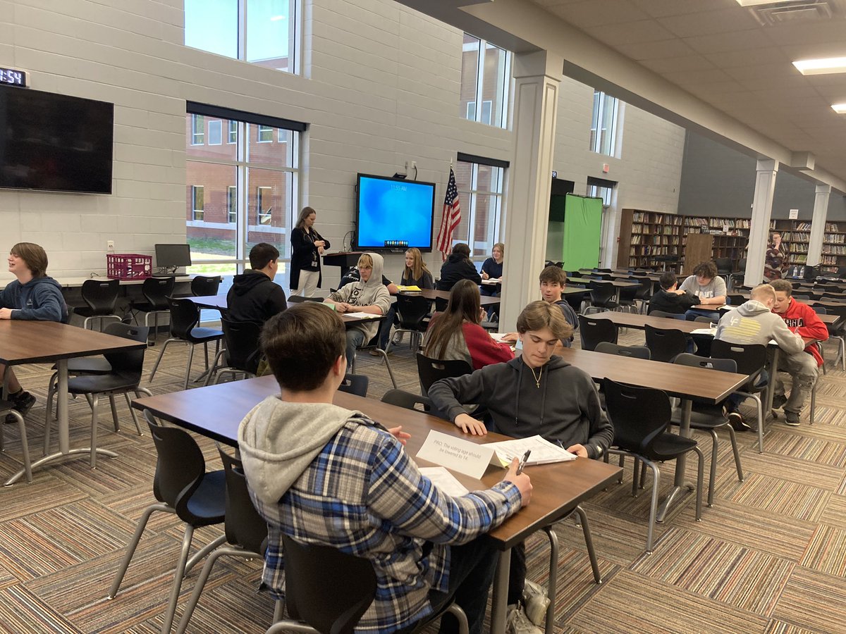 LFMS_Library's tweet image. The Kodiak Bears brought more Speed Debating to the library today!