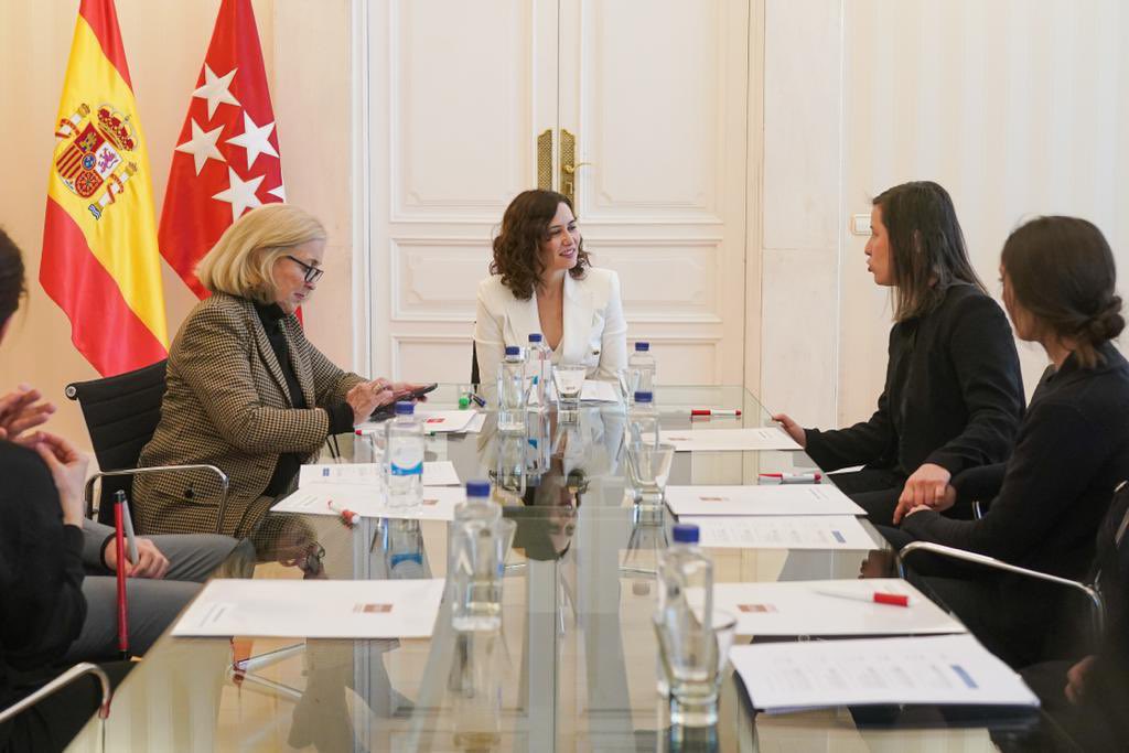 IdiazAyuso's tweet image. Con @ASOCIDECMadrid para dar visibilidad a las personas sordociegas en Madrid y contribuir a que en igualdad de condiciones accedan a los mismos servicios públicos y tengan una vida autónoma y plena. Su labor es excepcional y estaremos a su lado.