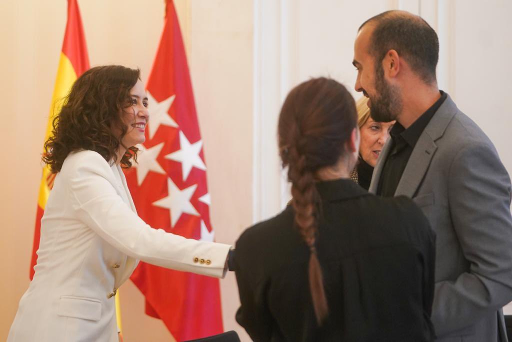 IdiazAyuso's tweet image. Con @ASOCIDECMadrid para dar visibilidad a las personas sordociegas en Madrid y contribuir a que en igualdad de condiciones accedan a los mismos servicios públicos y tengan una vida autónoma y plena. Su labor es excepcional y estaremos a su lado.