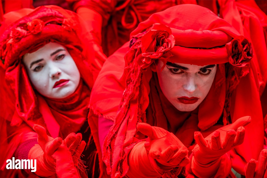 Extinction Rebellion protesters outside the offices of Eversheds complain against peaceful protest being prevented by injunctions from law firms.

Image ID: 2NW0PPW // Guy Bell // Alamy Live News 

Explore more here: bit.ly/3po8fJM