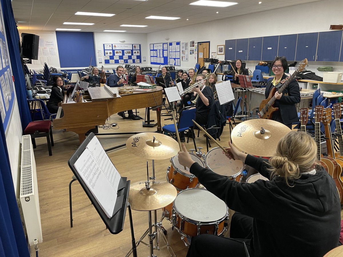 Legally Blonde band making great progress in rehearsal this evening 🎺🎻
