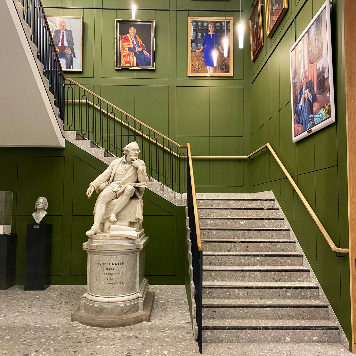 nataliecraven_'s tweet image. A peek inside the unrecognisable shiny new @RCSnews after 5yrs of complete redevelopment 👀 #medicalmuseums