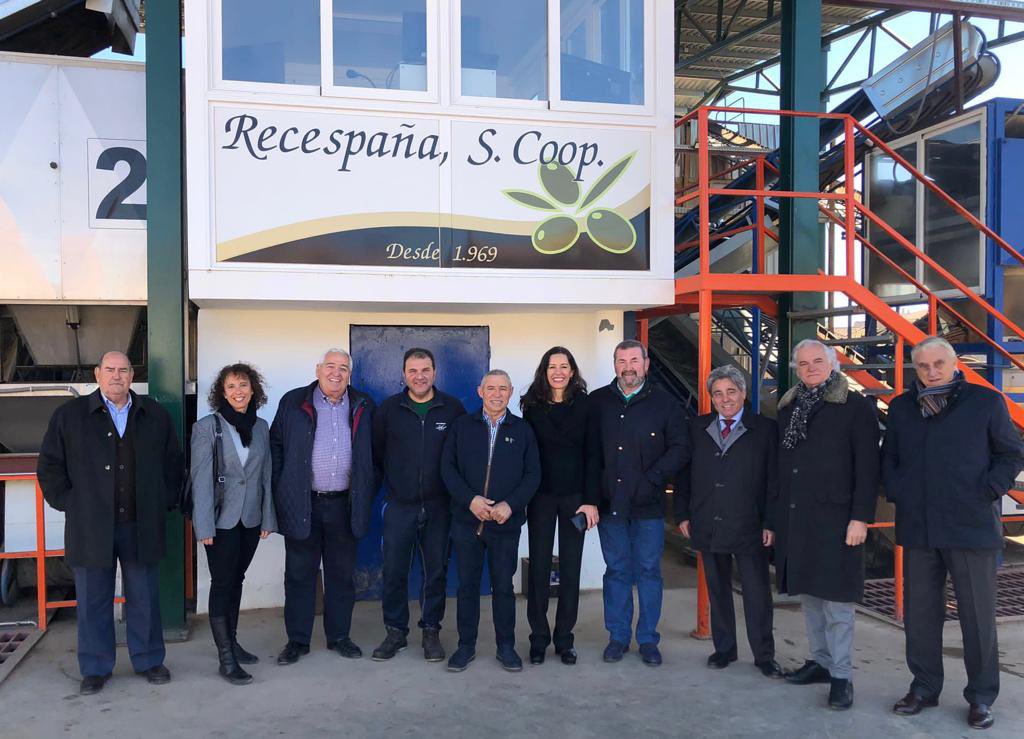 He visitado en Villarejo de Salvanés la cooperativa Recespaña, cuyo compromiso con la calidad en la elaboración de vinos y aceites de oliva la han convertido en uno de los referentes de la producción agroalimentaria de la @ComunidadMadrid. #Ucam  #AceiteDeMadrid #VinosDeMadrid