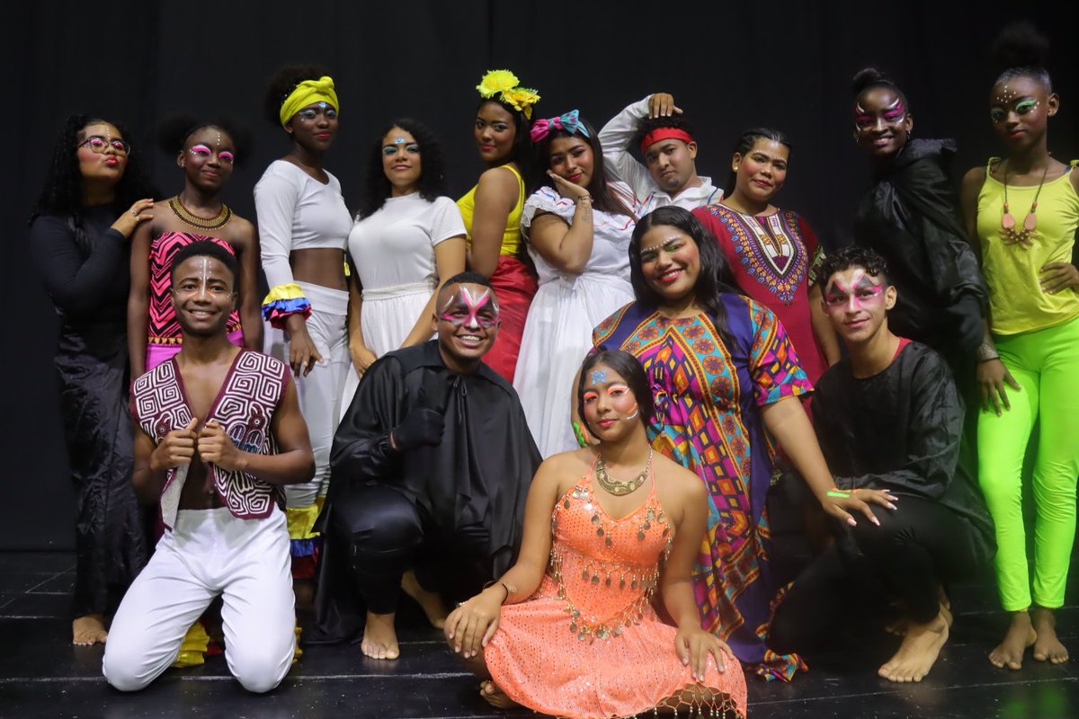 CamaleonUraba's tweet photo. Gracias @PatriciaArizaF “Seguiremos haciendo arte para la vida” @petrogustavo ¿quien va continuar con la labor de transformación artística y cultural que venia haciendo nuestra ministra tan necesaria para la paz?
#GraciasPatriciaAriza
#PatriciaArizanosrepresenta #Patriciaescambio https://t.co/KPZMDxdfBj