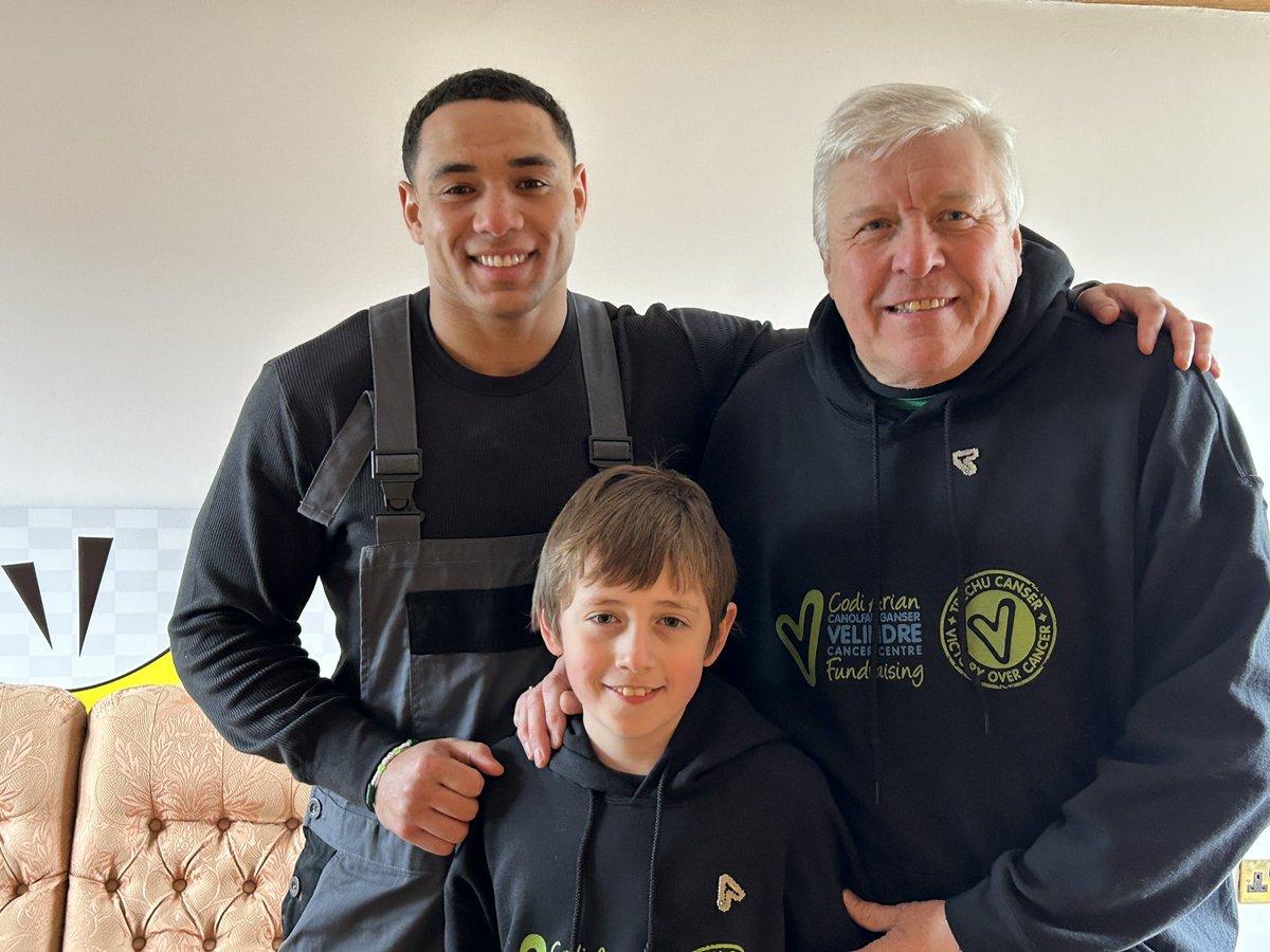WAYNE GRIFFITHS (@griffithswayne) on Twitter photo It was a real pleasure for Hari and I as Ambassadors to VCC to meet <a href="/ShaneWilliams11/">Shane Williams</a> , one of the legendary Patrons of @VelindreCC and superbly talented presenter <a href="/lloydylew/">Lloyd Lewis</a> yesterday! 👏👏🌈 It was a real pleasure for Hari and I as Ambassadors to VCC to meet <a href="/ShaneWilliams11/">Shane Williams</a> , one of the legendary Patrons of @VelindreCC and superbly talented presenter <a href="/lloydylew/">Lloyd Lewis</a> yesterday! 👏👏🌈