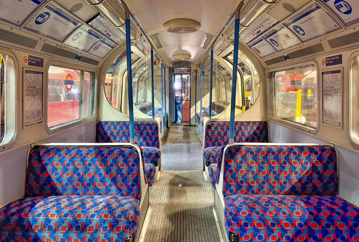 presentcorrect's tweet photo. London Tube seat patterns &amp; carriages. Historic examples, photos by @MrTimDunn https://t.co/YSdOcbdTb3