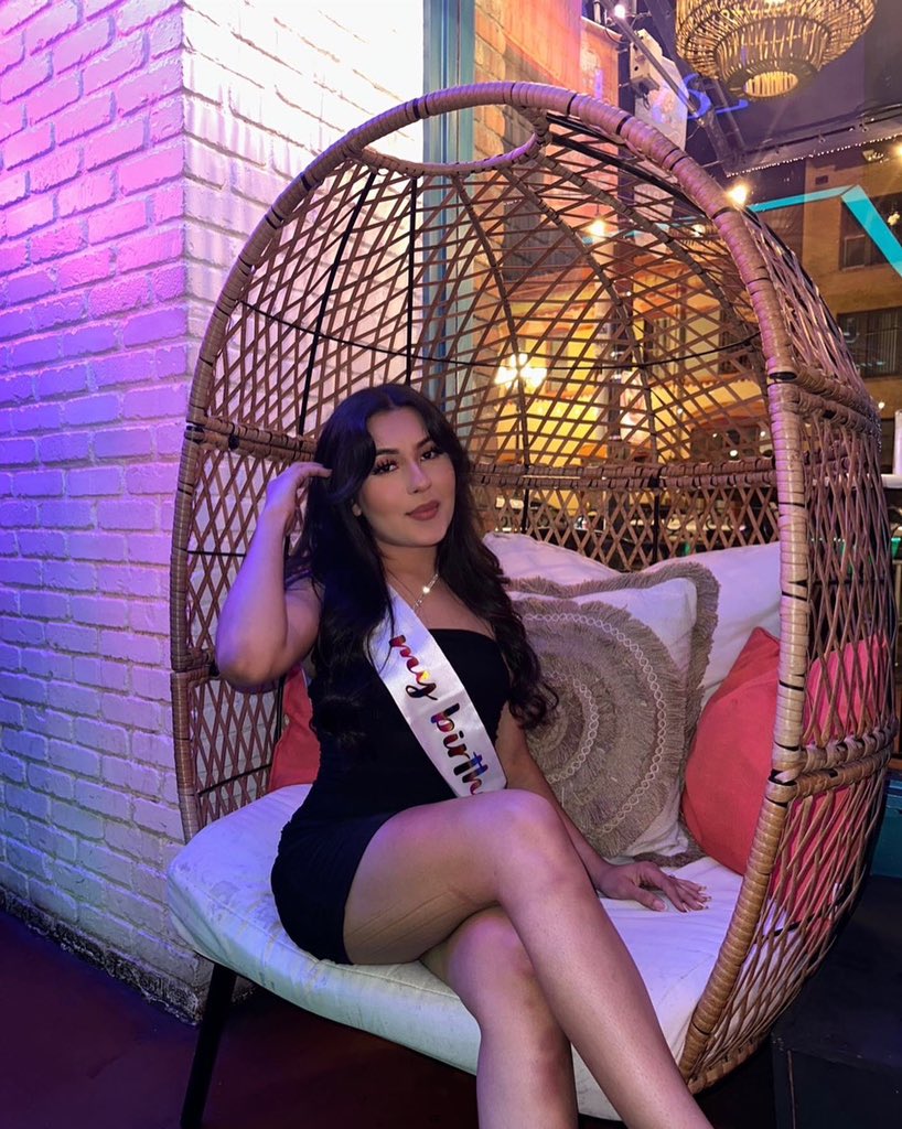 Pimpcess_Lunaa's tweet photo. turned my birthday into a lifestyle #24 🍾 https://t.co/XqfWe5D5Ia