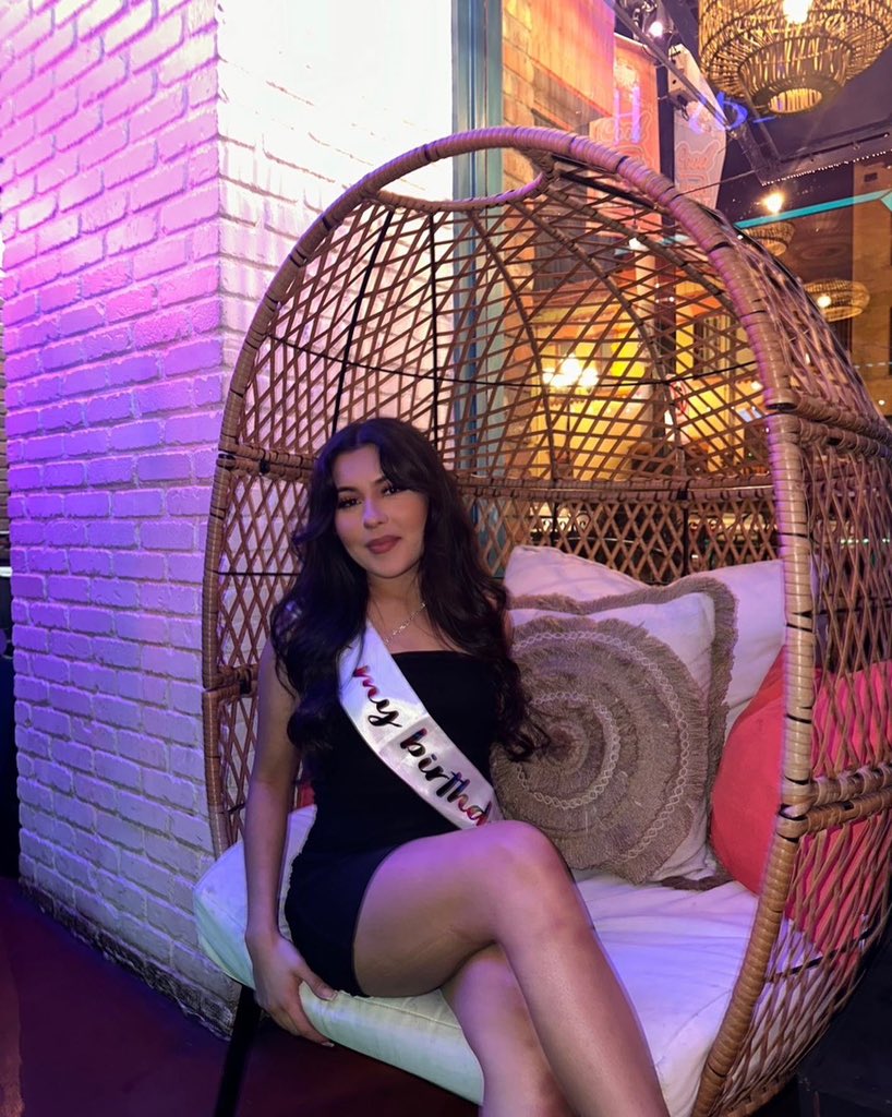 Pimpcess_Lunaa's tweet photo. turned my birthday into a lifestyle #24 🍾 https://t.co/XqfWe5D5Ia