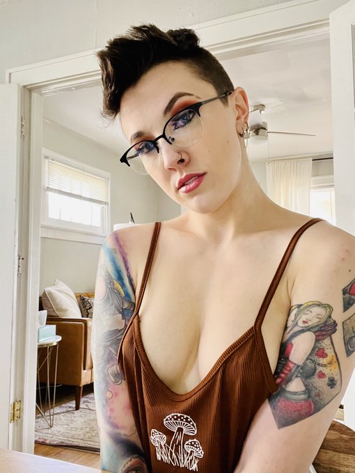 We should take a study break 📚 https://t.co/vKnfGYyuzP<a href="/tag/saintpatricksday"class="tags"><span>#saintpatricksday</span></a>