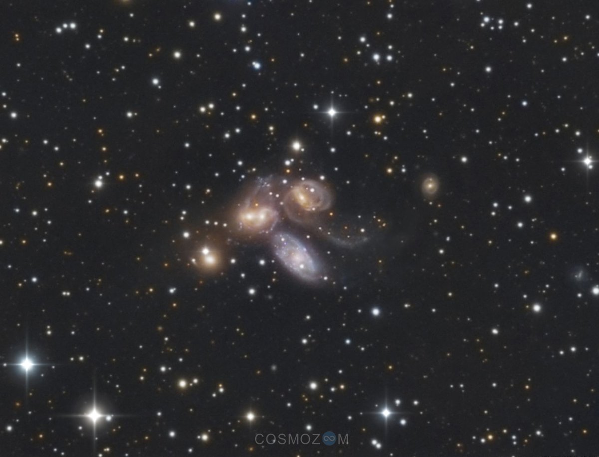 🔭 STEPHAN'S QUINTET! 💫
Family of galaxies actually made up of 4 members. The intruder galaxy, in the center and bluish in color, is located much closer than the rest of the group.
📷Cosmozoom Observatory: ACF 10" &amp; VISAC + Atik 314L. (⌛️580 min)
#astronomypictures <a href="/AtikCameras/">Atik Cameras</a>