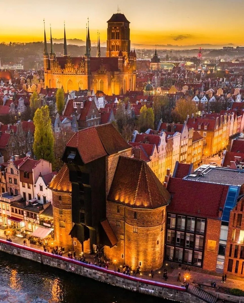 Sky15022010's tweet photo. Poland 🧡🇵🇱 https://t.co/krCnYjuZad