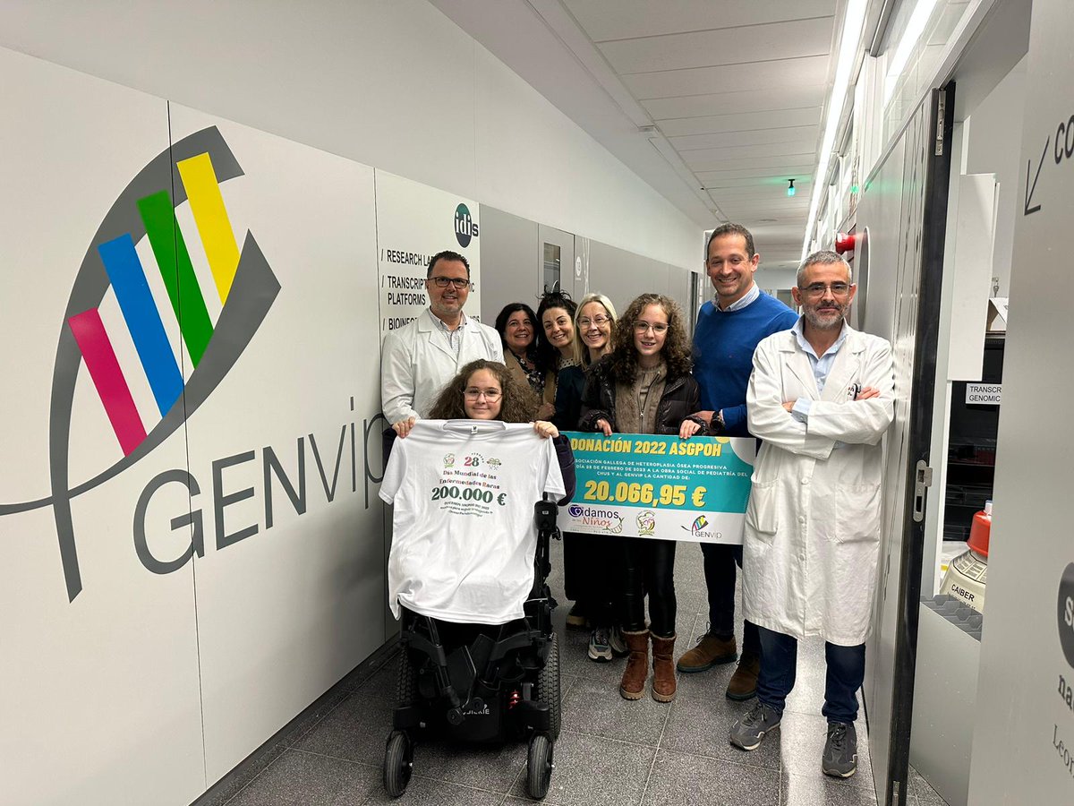gomez_rial5's tweet photo. En el #diadelasenfermedadesraras hemos recibido la visita de Cayetana y Celia a @GENVIP_RESEARCH   Han venido a entregar los fondos recaudados en el ultimo año por la Asociación Gallega de Heteroplasia Ósea Progresiva (ASGPOH) a nuestro grupo de investigación. https://t.co/OSIoR0kXKP