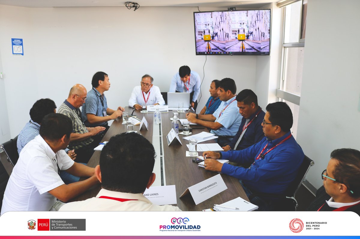 PromovilidadMTC's tweet photo. @MTC_GobPeru y @abancay_muni coordinan la implementación de un plan piloto de semaforización inteligente para 5 intersecciones de la ciudad. Promovilidad brindará la asistencia técnica en Gestión de Tránsito. https://t.co/e4U6FxV1Sb