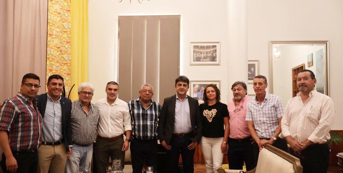 fabiansoriaok's tweet photo. Hoy nos reunimos con el Sindicato de Trabajadores del Servicio Provincial de Agua Potable y Saneamiento ( #SePAPyS) para coordinar trabajos conjuntos que mejoren las condiciones laborales de los trabajadores del sindicato. ¡Gracias por su apoyo y por una reunión tan fructífera!🙌🏼 https://t.co/OvcHJBYGcZ