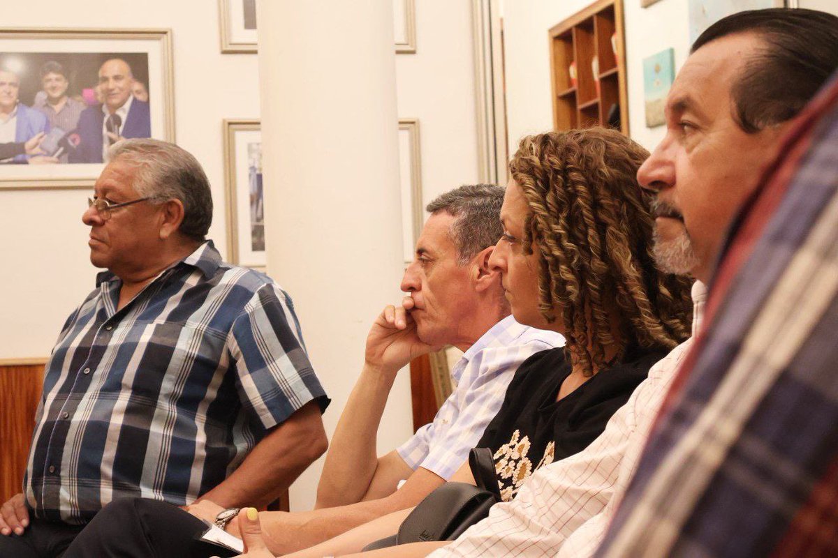 fabiansoriaok's tweet photo. Hoy nos reunimos con el Sindicato de Trabajadores del Servicio Provincial de Agua Potable y Saneamiento ( #SePAPyS) para coordinar trabajos conjuntos que mejoren las condiciones laborales de los trabajadores del sindicato. ¡Gracias por su apoyo y por una reunión tan fructífera!🙌🏼 https://t.co/OvcHJBYGcZ
