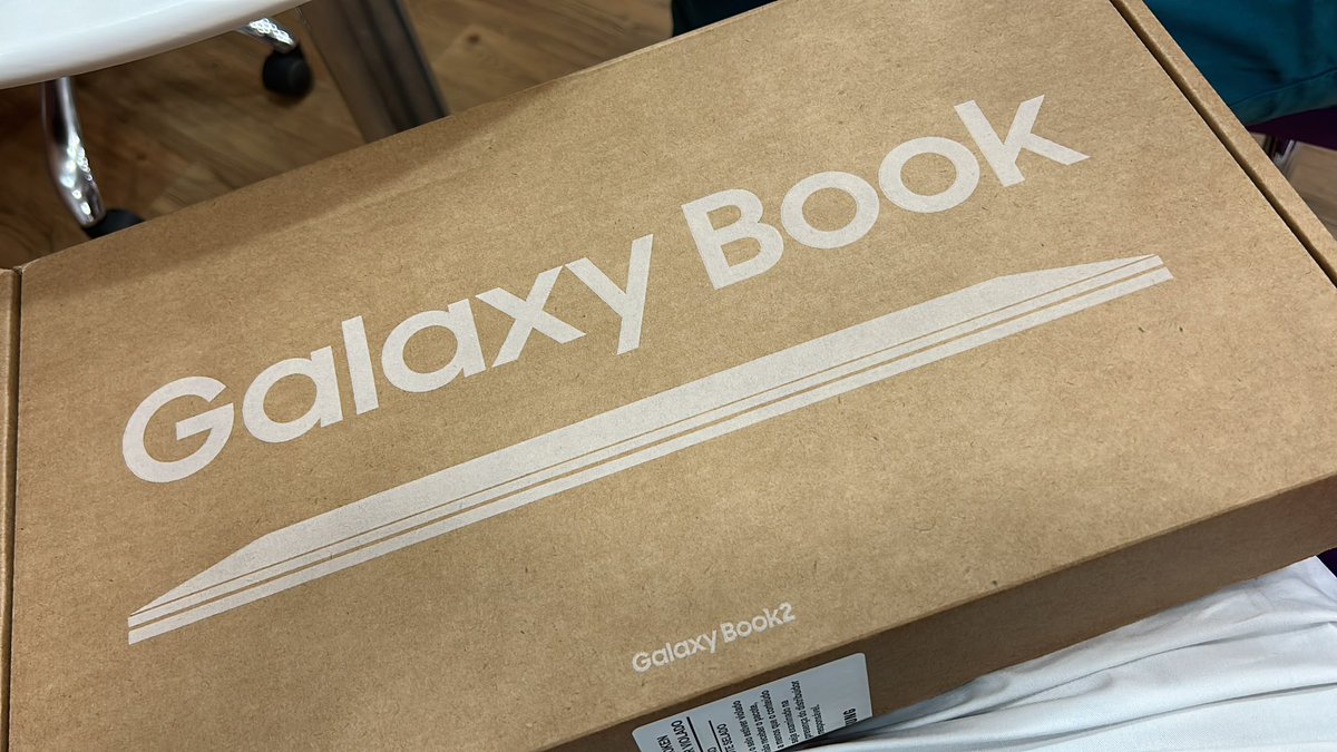 DO NADA #GalaxyBook 💻😍