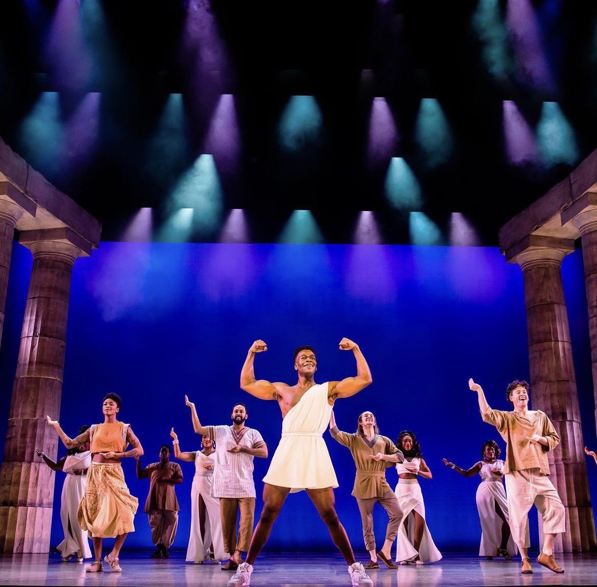 tour121of's tweet photo. Primer vistazo al musical HÉRCULES de Disney, que se presenta actualmente en el Paper Mill Playhouse.

#hercules #disney #disneyonbroadway #musicals #tour121 #broadway #papermillplayhouse https://t.co/yOZoWKx1SK