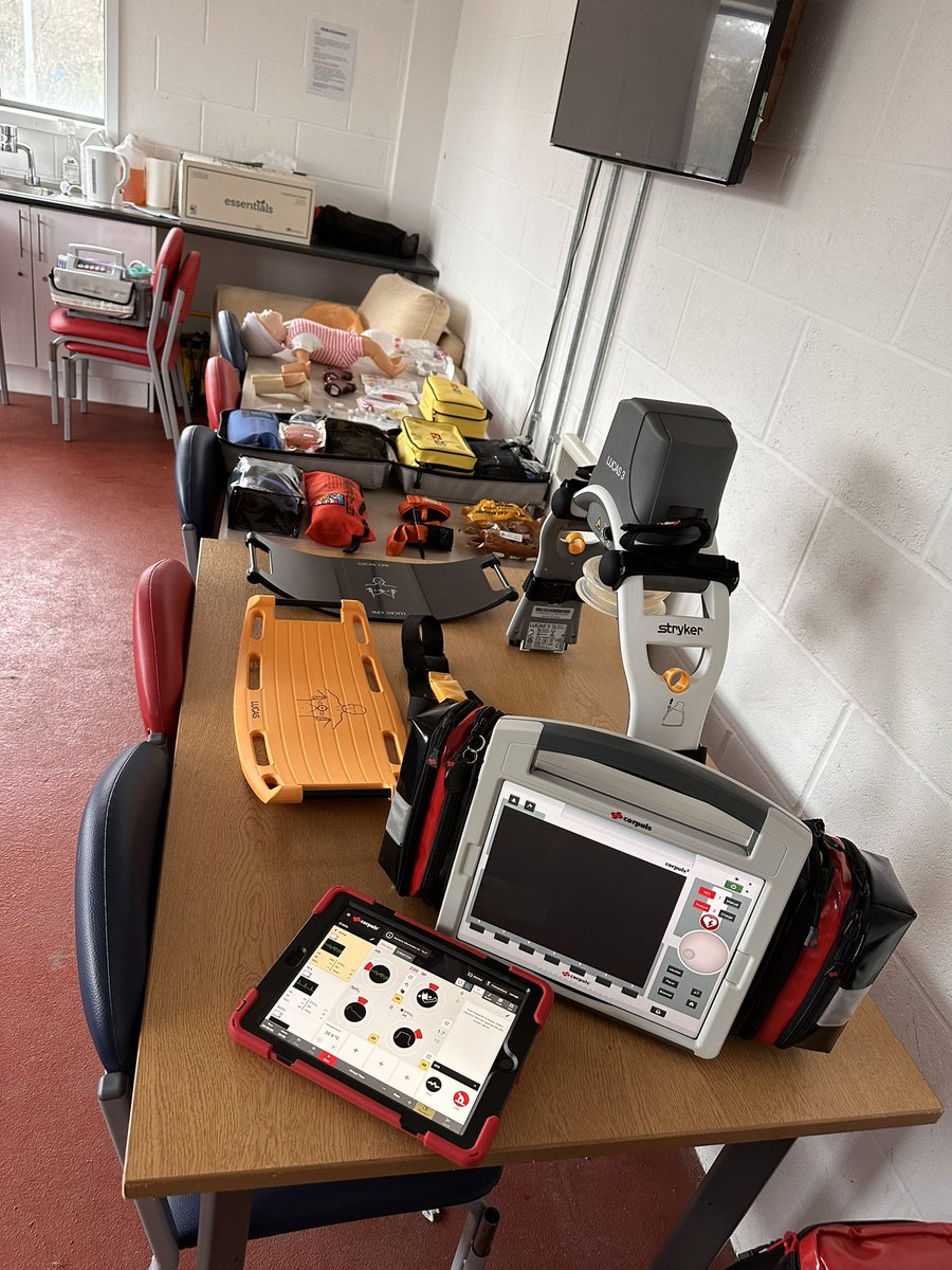 _Kierannnn's tweet photo. Great day representing North Eastern CHARU for the first EMT based training day in Wrexham and Flintshire Locality 🎉 A day of sims and practical skill stations 👌 @ianbinnington @Worthymedic @MarkandFfi @WelshAmbulance https://t.co/DA39a88c8A