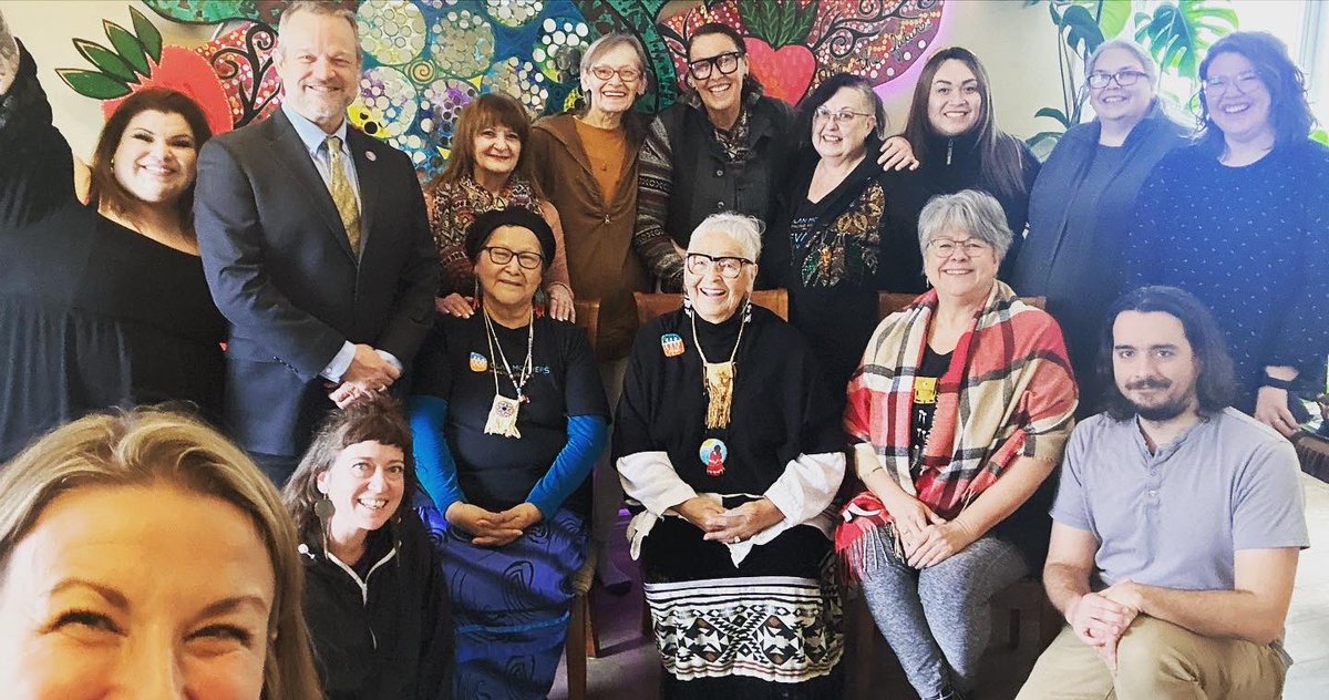 clanmothersca's tweet photo. Clan Mothers Elders and Staff met with US Consul Bryan Koontz and Laura Pyles yesterday ❤️ #usconsulate #usconsul #clanmothershealingvillage #manitoba #winnipeg #indigenouswomen #INDIGENOUS https://t.co/bQ45bAuCNH