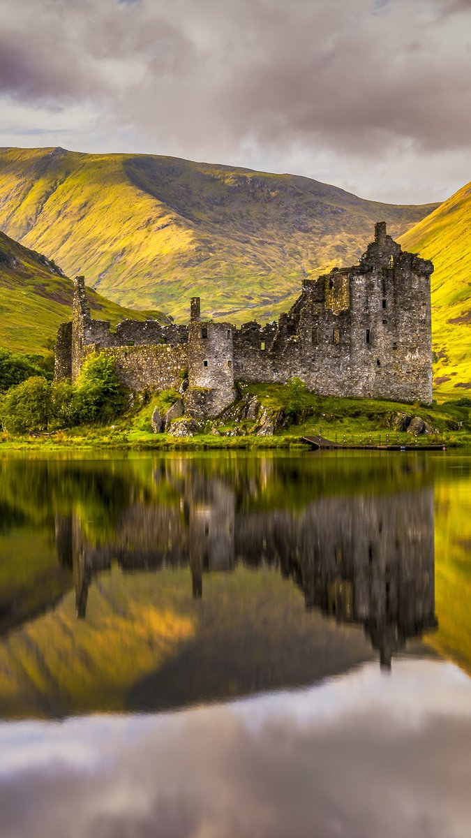 Kilchurn Castle at Loch Awe at sunset in Argyll and Bute, Scotland highlands, UK