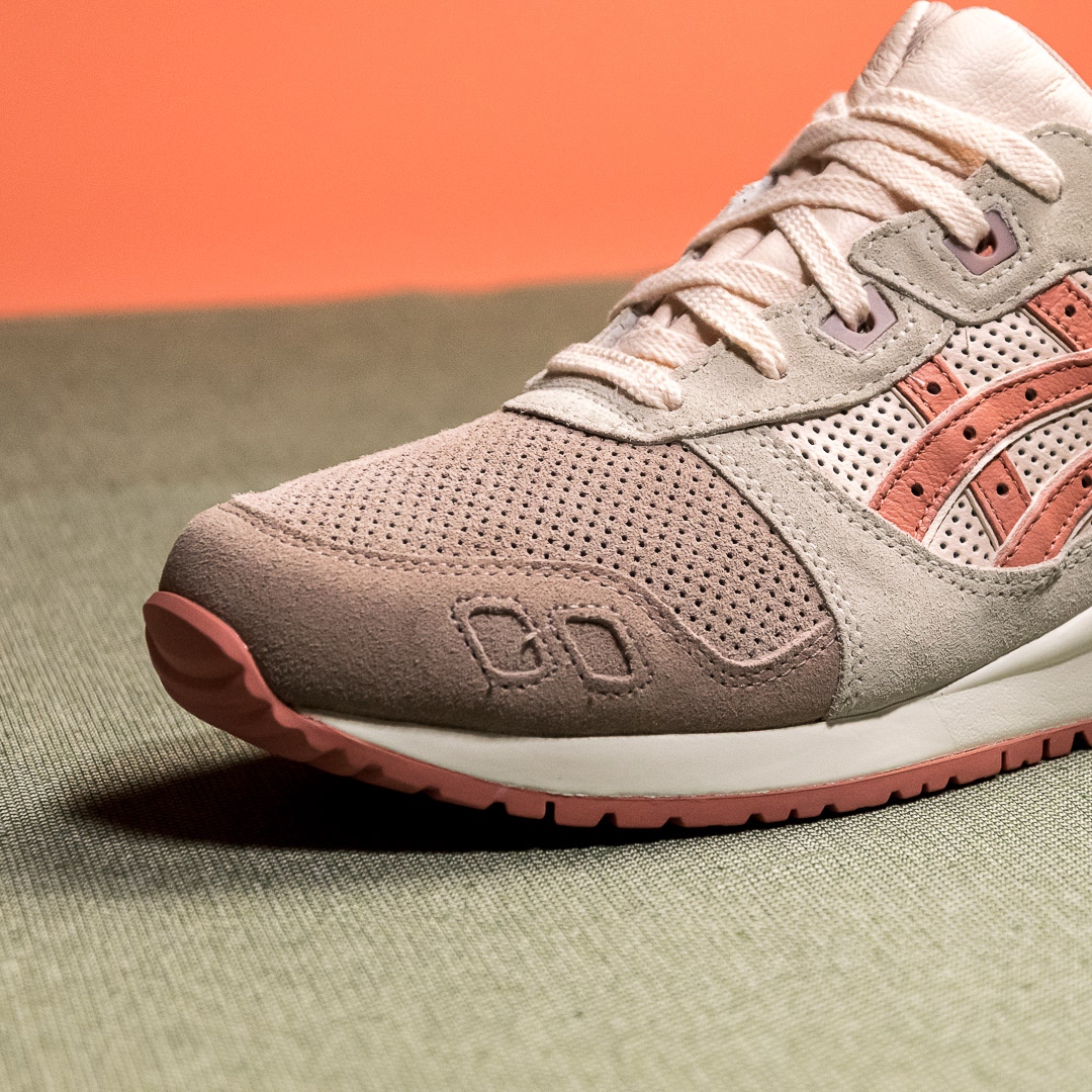 SLKTN_store's tweet photo. ASICS Spring Season!⁠
GEL-LYTE™ III OG "Fawn/Salmon"⁠ in Premium Suede Upper
39 - 46,5 • € 139⁠ | LINK: https://t.co/dtoFyiXj92
⁠
#asics #asicsjapan #slktn #solekitchen⁠ #gellyte3og #asicssportstyle #asicslifestyle
#asicsaddict #asicsgellyte3 #gellyte3 #gellyte https://t.co/slL2EjFHhi