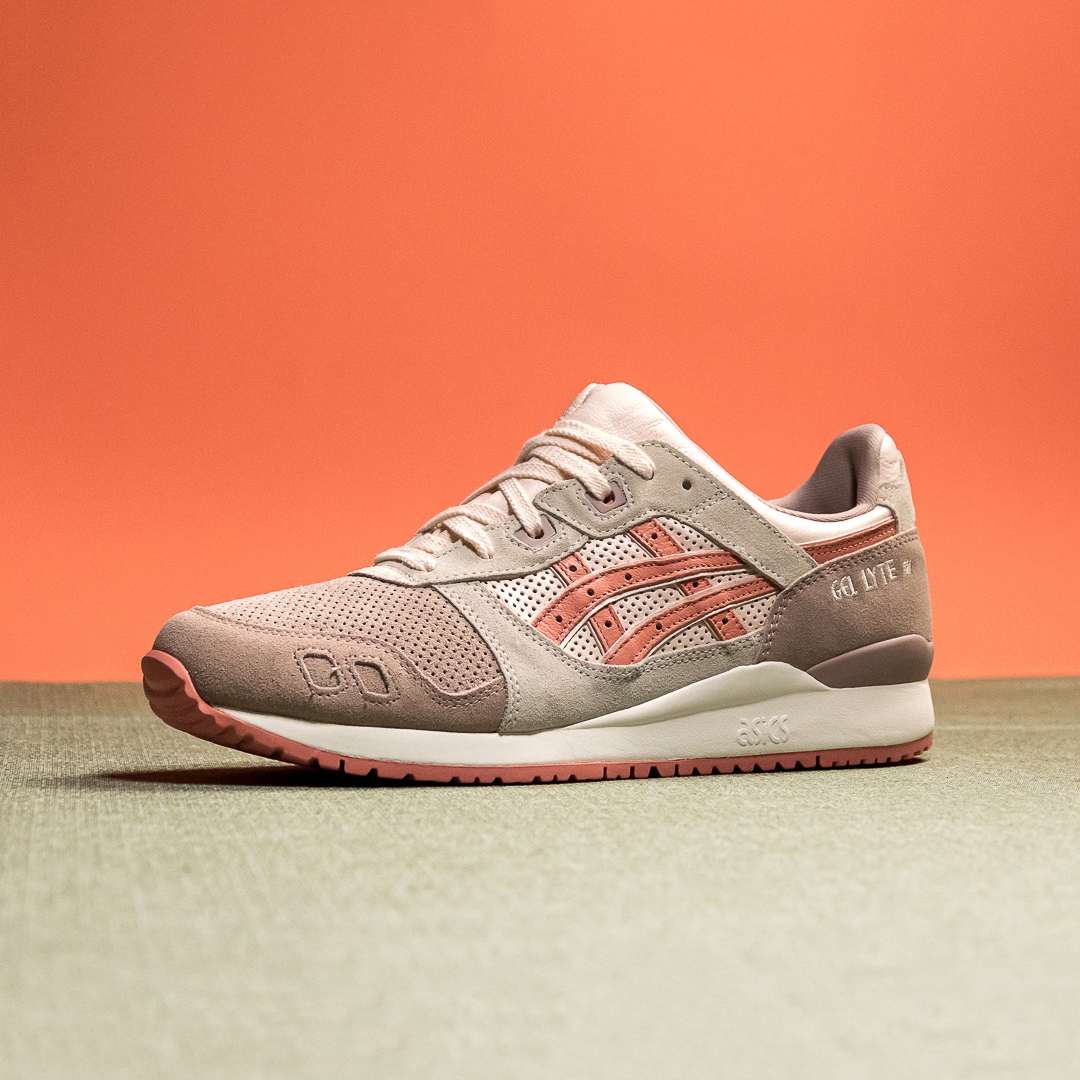 SLKTN_store's tweet photo. ASICS Spring Season!⁠
GEL-LYTE™ III OG "Fawn/Salmon"⁠ in Premium Suede Upper
39 - 46,5 • € 139⁠ | LINK: https://t.co/dtoFyiXj92
⁠
#asics #asicsjapan #slktn #solekitchen⁠ #gellyte3og #asicssportstyle #asicslifestyle
#asicsaddict #asicsgellyte3 #gellyte3 #gellyte https://t.co/slL2EjFHhi