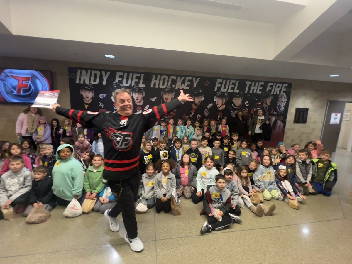 StephTipps's tweet photo. @IndyFuel @lapelelementary 2nd graders are here and having a great time!!!! 🏒🖤💛 https://t.co/K3Te2kwPdb