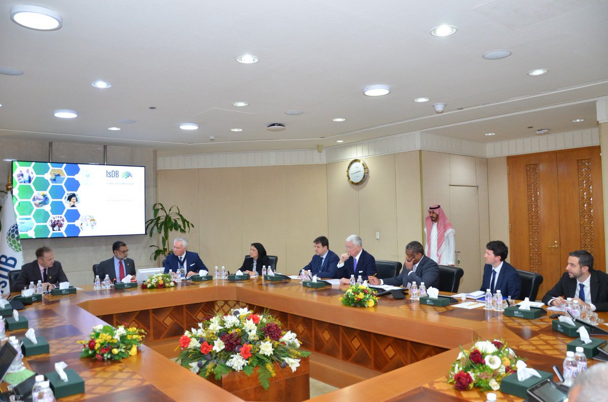 Good meeting  today between The Lord Mayor of the City of London, Nicholas Lyons and senior business delegation with Dr Zamir Iqbal, Vice President at ISDB. Discussed collaboration in Islamic and Ethical Finance. Great potential to build partnerships with the UK. <a href="/UKinSaudiArabia/">UKinSaudiArabia 🇬🇧🇸🇦</a>