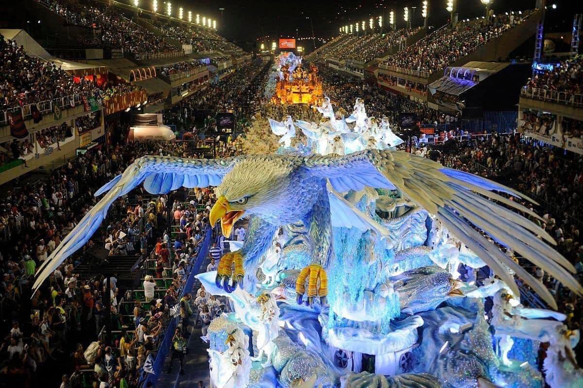 _monicabarrera's tweet image. Brasil se burló de Jesús en su festival sentando a satanás en un trono, un festival donde mostraban a un Jesús siendo vencido por satanás. 

Hoy en la actualidad Brasil enfrenta inundaciones que a obligado a personas abandonar sus casas la cual también ya dejó personas fallecidas