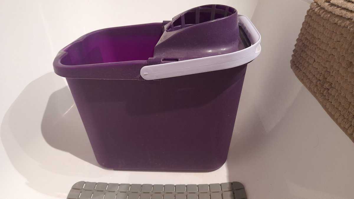 JordiLon's tweet image. A casa estem estalviant uns 800 litres d&apos;aigua al mes amb una acció ben senzilla i efectiva. Fil 👇💦