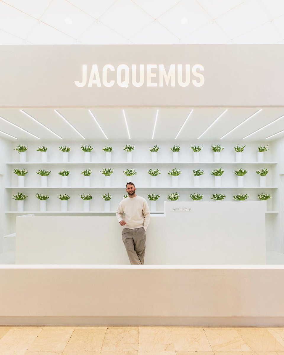 viewsfrance's tweet photo. Jacquemus ouvre ce mercredi un pop-up store aux Galeries Lafayette Paris Haussmann ✨ https://t.co/pCwPq1QCFL