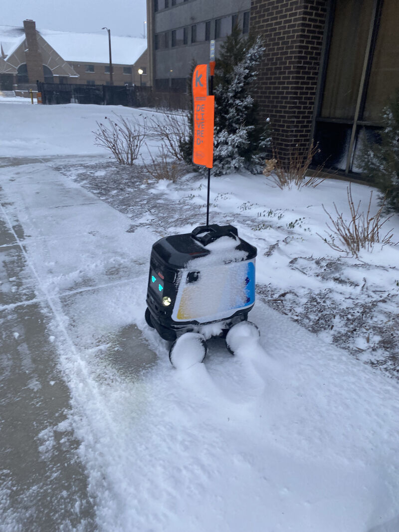 gokiwibot's tweet photo. 🙄 When the weather is not your best friend, Kiwibot is with you and will never leave you alone through thick and thin, rain or snow 💙🤖 Our operations at @MarquetteU are successful in these winter times ❄

#Kiwibot #MarquetteUniversity #Marquette #RoboticDelivery https://t.co/xDyV16AUkc