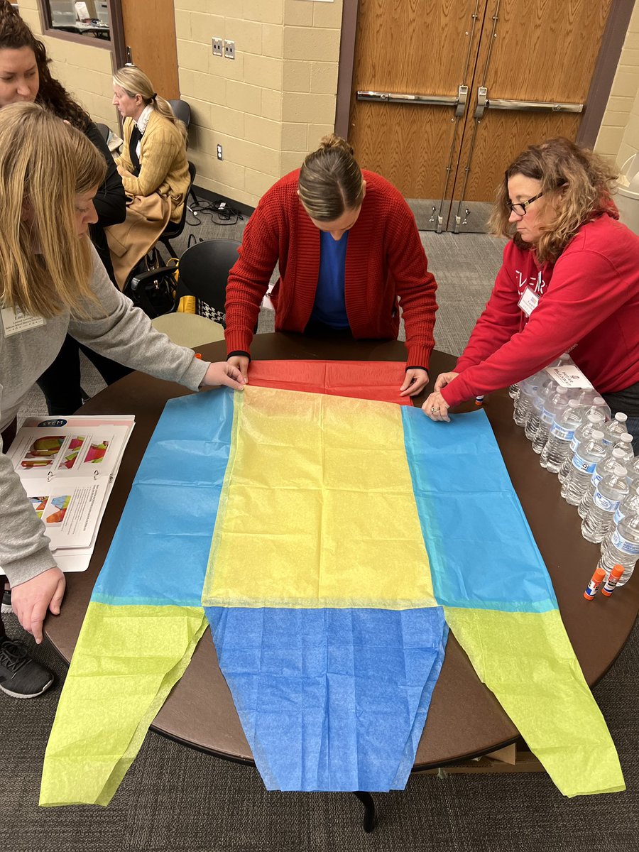 boycem3's tweet image. Teamwork in action #DocYSTEM @ESalie13 @kaylakill123 @FVFirebirds1 @LLawrenceElem @LeMayOwls #hotairballoons @BellevueSchools