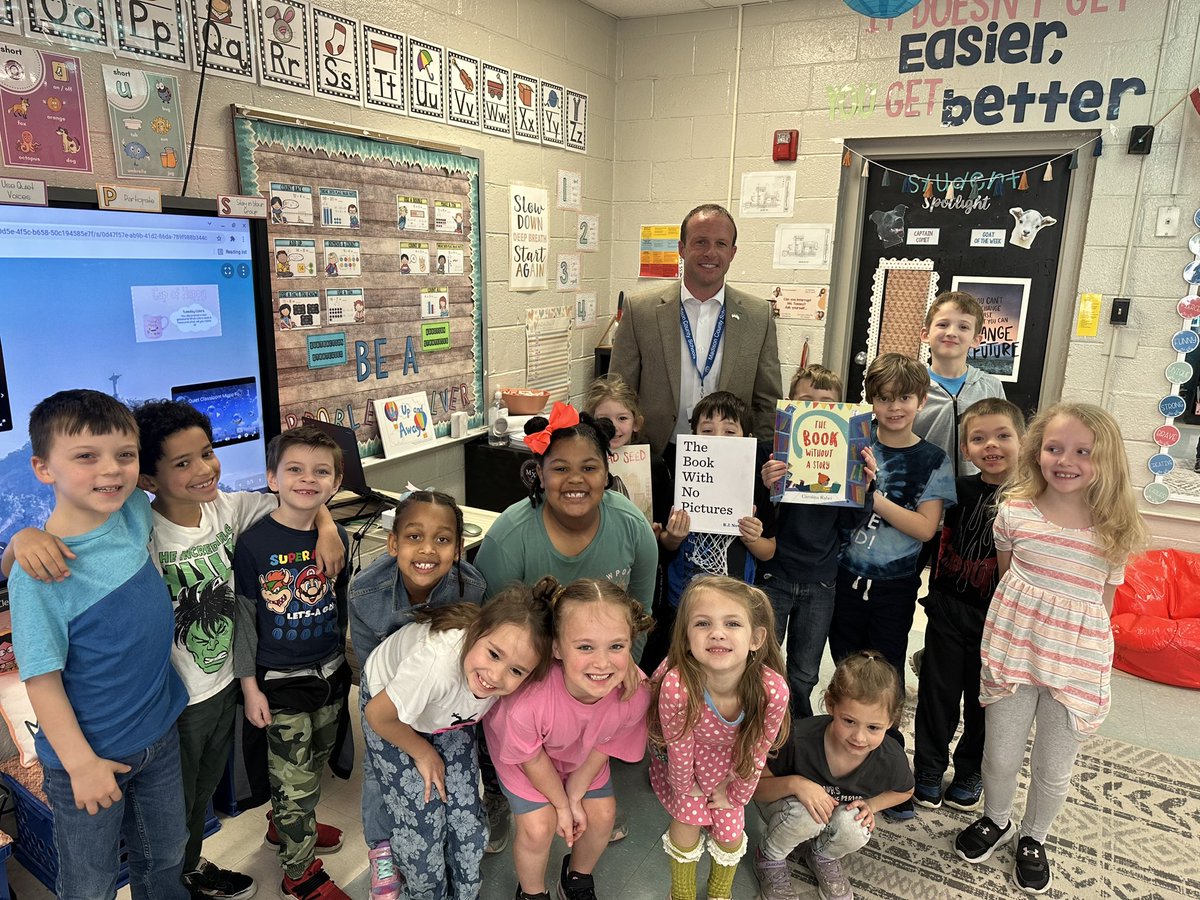 RepHeathJones's tweet photo. Kicking off #ReadAcrossAmericaWeek with the kiddos @MXRComets! 📚#ReadLikeAHero #ShineComets💫
@MadCoSchools https://t.co/7PXR18iIMo