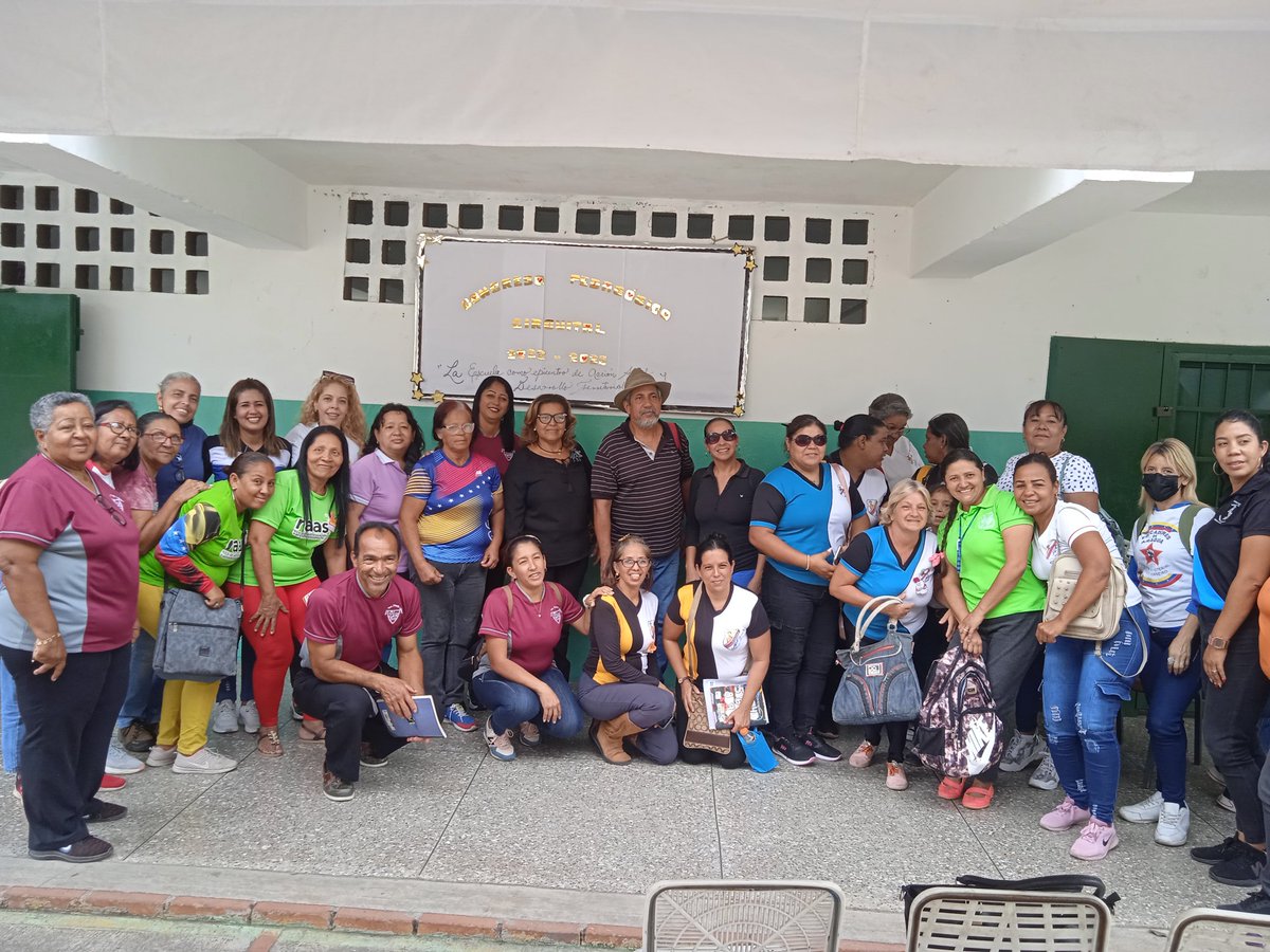 GestionEducador's tweet photo. #28Feb🇻🇪
#LasSancionesDestruyen
 Desde el Mcpio. Ponencia de las mesas de trabajo en el 2do día del Congreso circuital pedagógico. La escuela como acción Social y el Desarrollo. Parroquia Alfredo Pacheco 
@NicolasMaduro
@_LaAvanzadora
@leoalvacabrera
@Soykarinacarpio https://t.co/I8Ufic1NT5