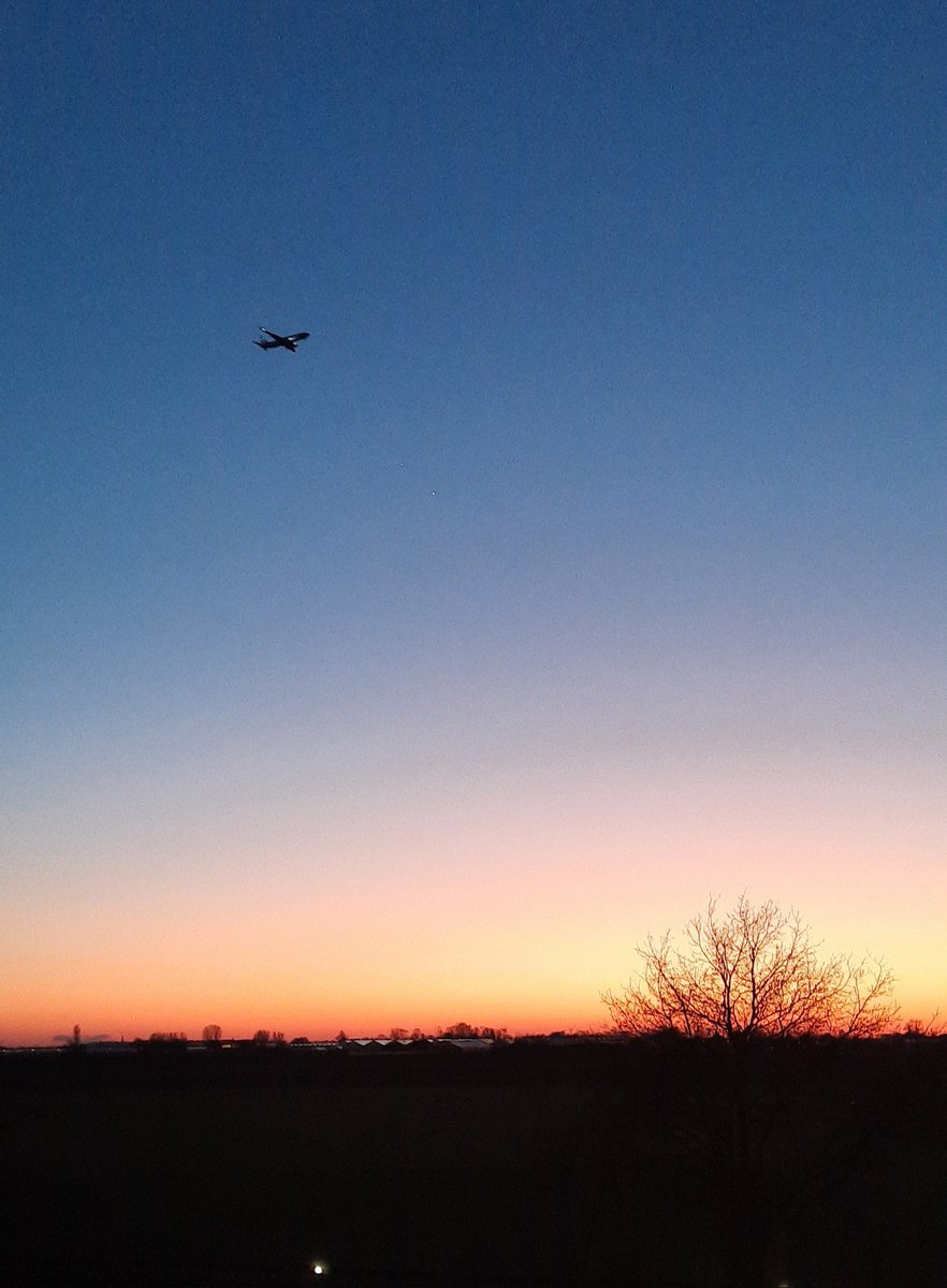 mvtz1's tweet photo. #Noorderlicht prachtig natuurlijk,  oer Hollandse #zonsondergang ook nog wel de moeite waard. https://t.co/HLf8p6oDXW