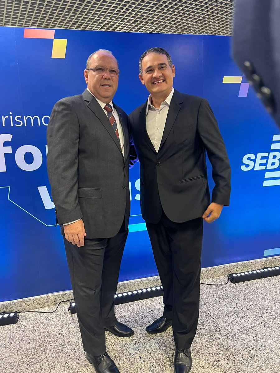 cdldepalmas's tweet photo. O presidente da Câmara de Dirigentes Lojistas (CDL) de Palmas, Silvan Portilho, participou, na noite desta segunda, 27, em Belo Horizonte, da solenidade de posse do Presidente, Vice-presidente e Diretoria Executiva do Sebrae/ MG
.
.
.
#cdlpalmas #bh #sebraemg 
💪🏻👏🏻🤝 https://t.co/D1qimHKDEt