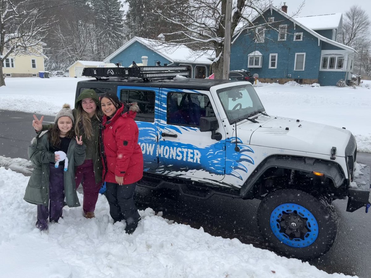 Hanging out with my friends in #Newington right now.  I love a snow day!!