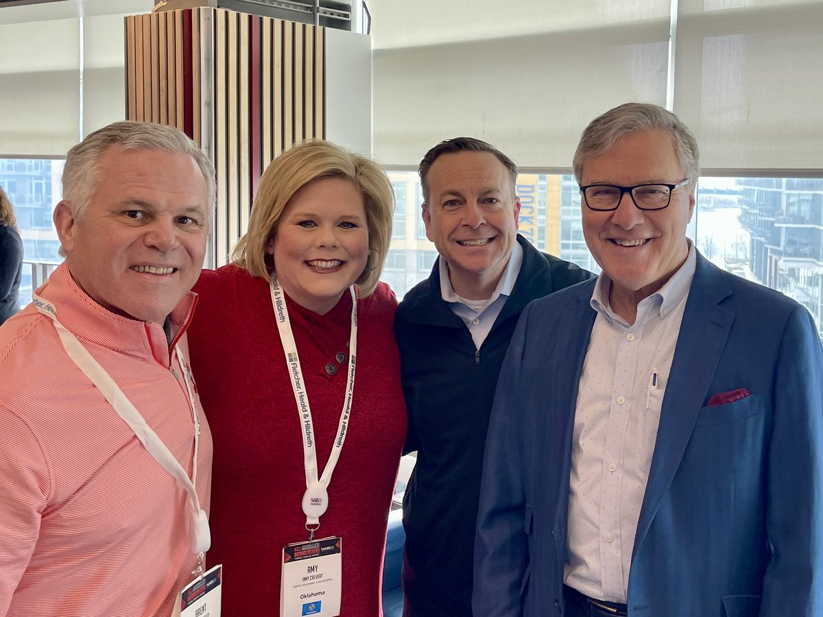 AmyCalvert's tweet image. A great day representing the great state of Oklahoma &amp;amp; the best SCRIPPS &amp;amp; 2News Oklahoma KJRH!  So love hanging out with our own Bob Carpenter &amp;amp; the Oklahoma delegation.#wearebroadcasters