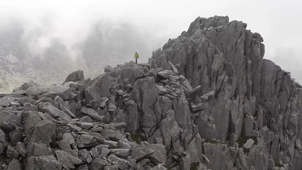 Team_BMC's tweet photo. The most famous route up Tryfan is the North Ridge: a long and thrilling grade 1 scramble that introduces great British scramble days perfectly. 

We take a look at how to tackle it:

⛰️ https://t.co/TvIw149qlB https://t.co/H43XFjrOgG