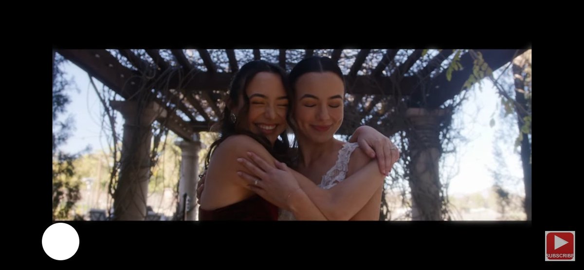ronessaamerrell's tweet photo. THEYRE BOTH MARRIED NOW!!!! can't believe how started watching them when they were teenagers, time has really flown by🥺🥺🥺 I'm I'm happy for them my heart will burst @VanessaMerrell @veronicamerrell @MerrellTwins https://t.co/Ekc4GjAsS7